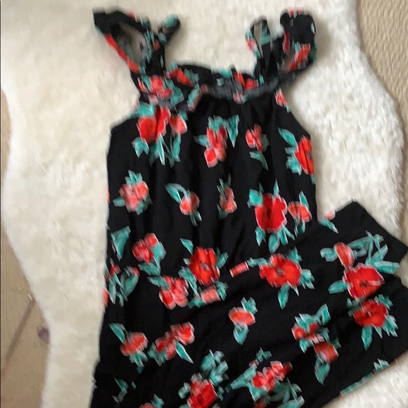 Red Flower Jumper🌹 - Picture 2 of 2